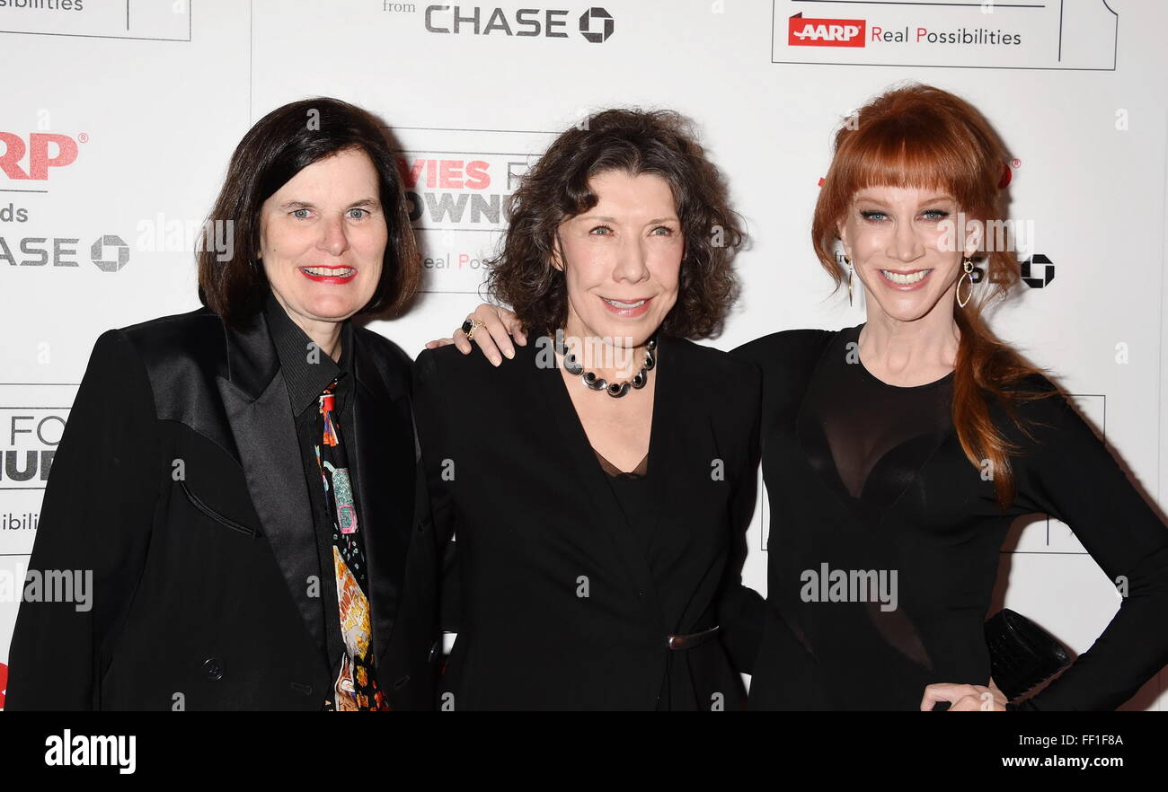 Beverly Hills, California. 8th Feb, 2016. BEVERLY HILLS, CA - FEBRUARY 08: (L-R) Actresses/comediennes Paula Poundstone, Lily Tomlin and host Kathy Griffin attend AARP's Movie For GrownUps Awards at the Regent Beverly Wilshire Four Seasons Hotel on February 8, 2016 in Beverly Hills, California. © dpa/Alamy Live News Stock Photo