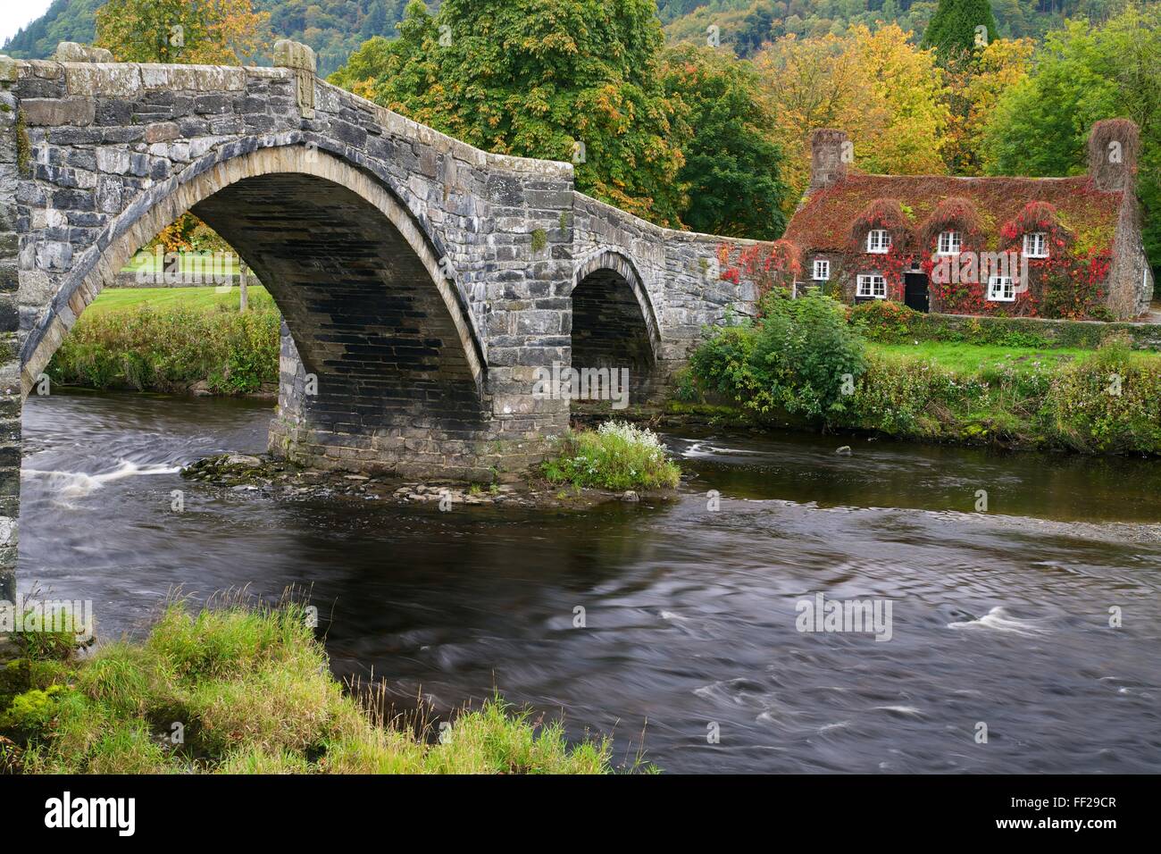 Tu Hwnt Ir Bont Tearoom in autumn, Tu Hwnt, RMRManrwst, near Betwys-y-Coed, Conwy VaRMRMey, WaRMes, United Kingdom, Europe Stock Photo
