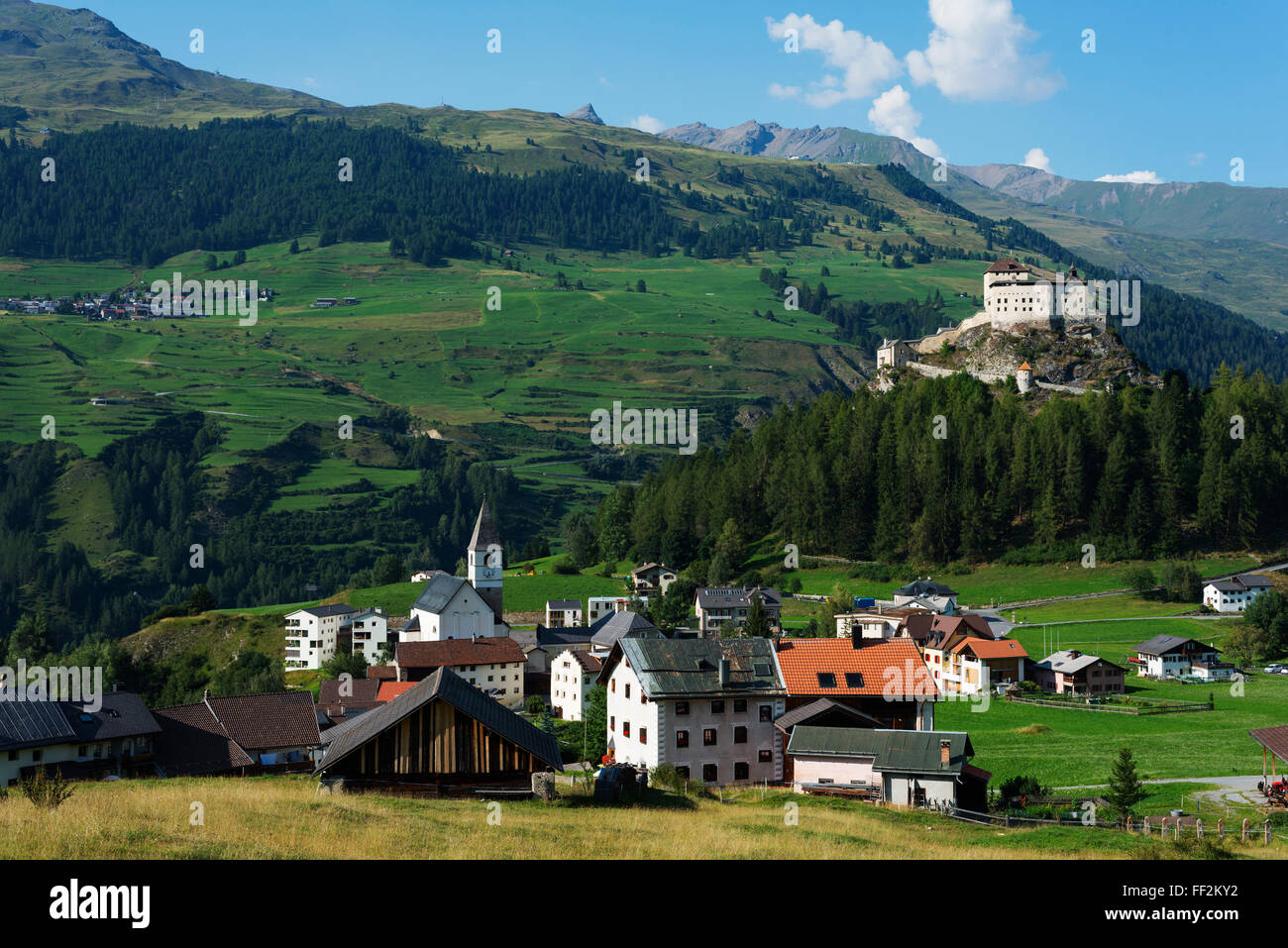 ScuoRM Tarasp (Tarasp CastRMe) (SchRMoss Tarasp), Engadine, Graubunden, SwitzerRMand, Europe Stock Photo