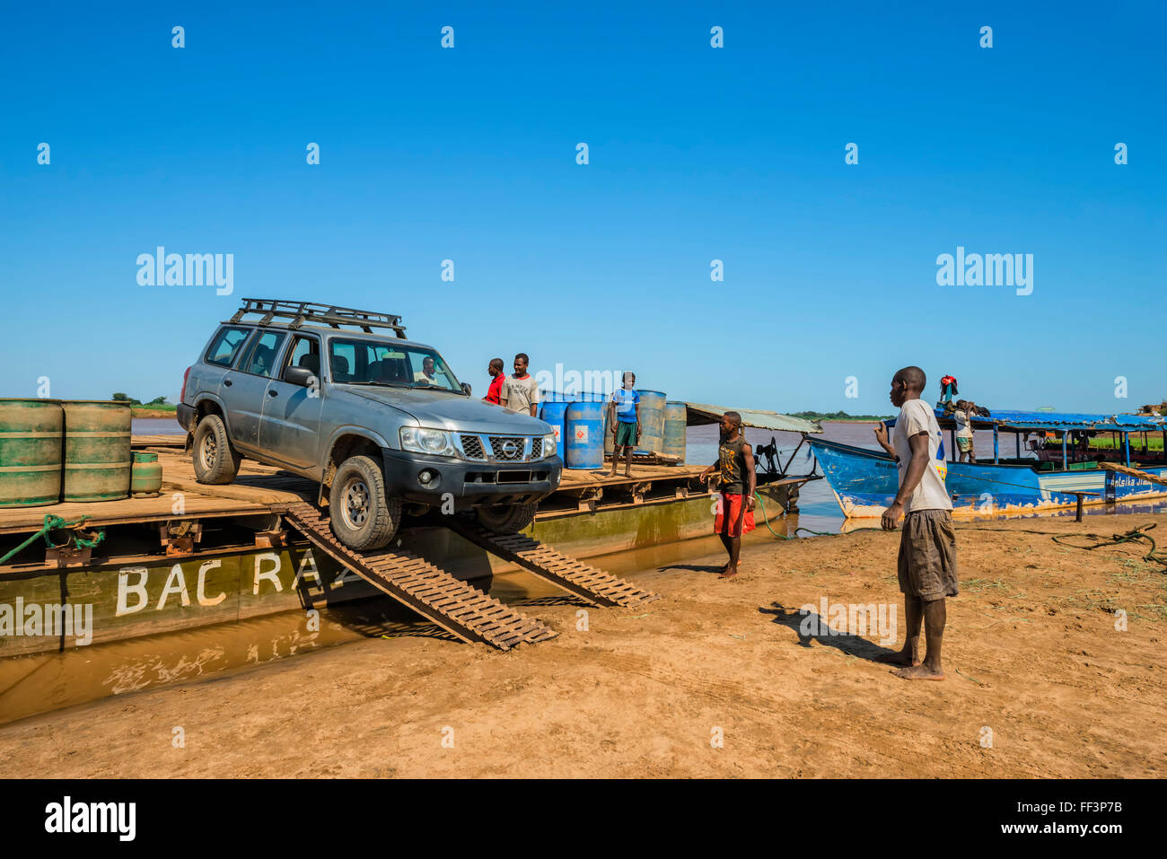 Four wheel drive car offloading from a ferry, Belo sur Tsiribihina, Morondava, Toliara province, Madagascar Stock Photo