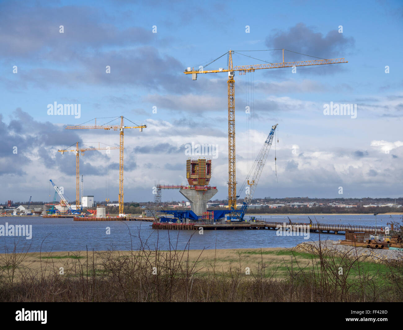 Construction of the new Mersey Gateway bridge over the river Mersey from Runcorn to Widnes. Stock Photo
