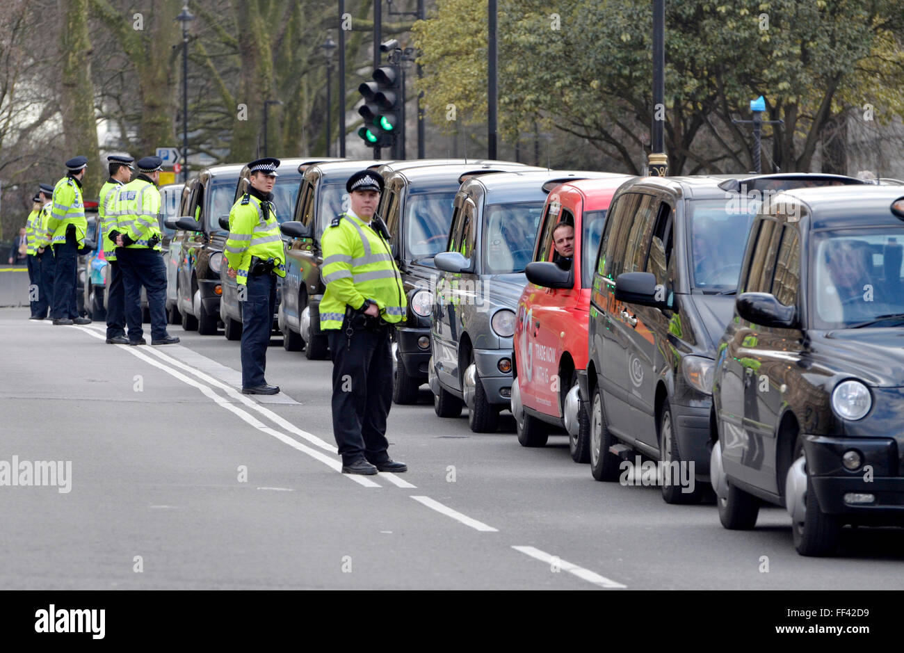 London, UK. 10th February, 2016. Thousands of black cab drivers bring central London to a standstill in protest at the deregulation of taxis and the rise of Uber. Credit:  PjrNews/Alamy Live News Stock Photo