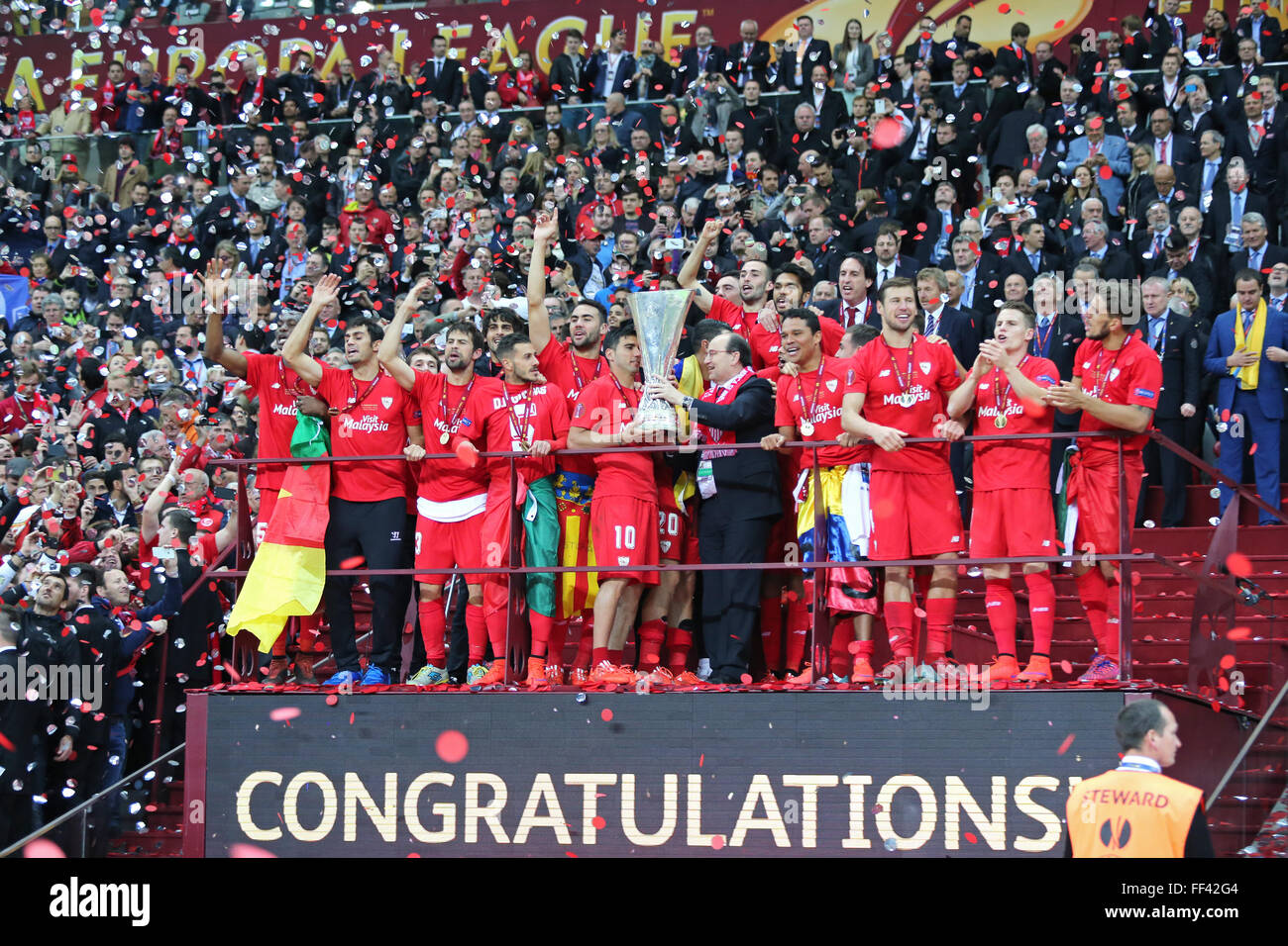 Sevilla FC will play Racing Club de Ferrol in a friendly to celebrate their  centenary