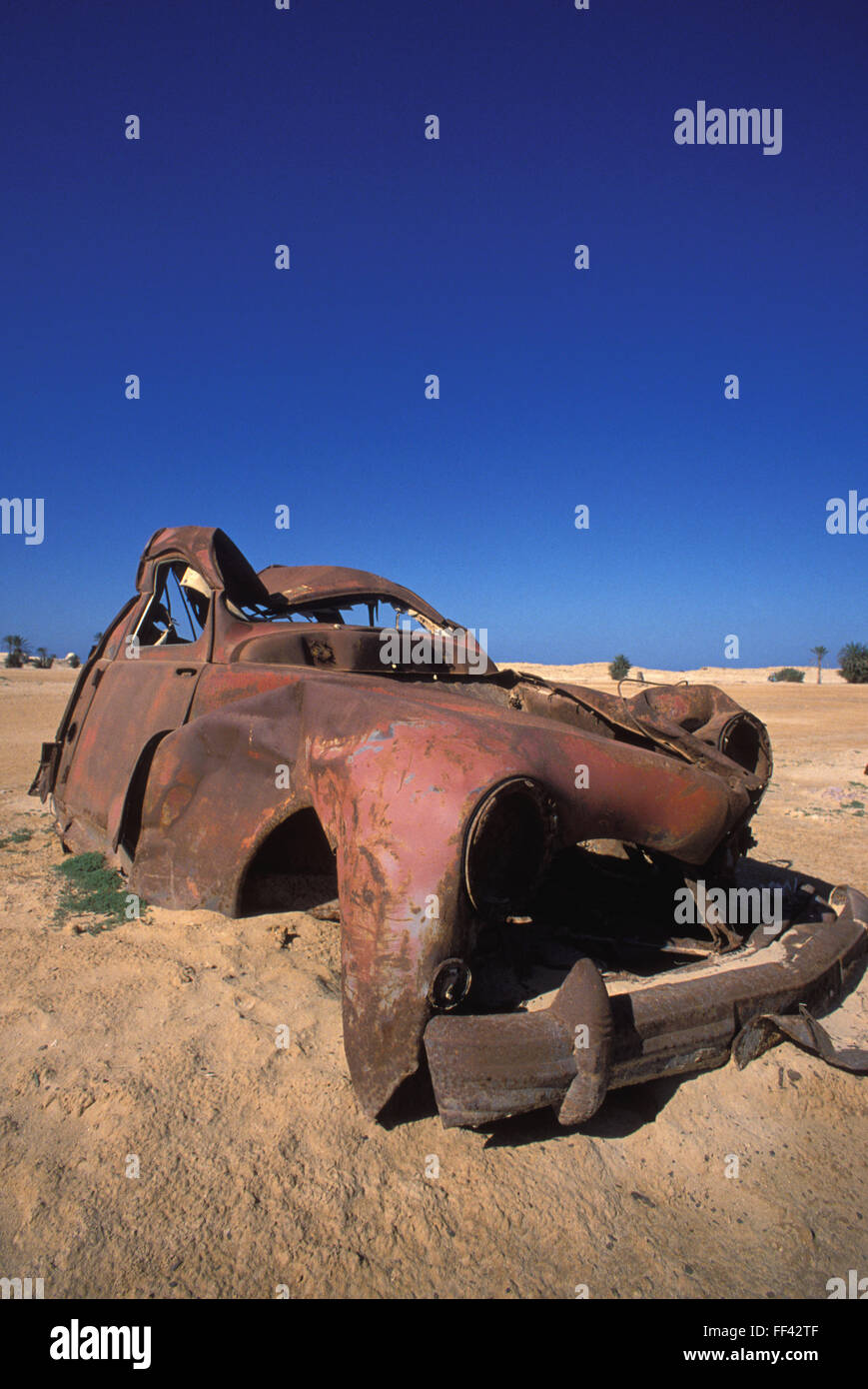 TUN, Tunisia, Jarbah Island, rusty car at the beach near Houmt Souk.  TUN, Tunesien, Insel Djerba, verrostetes Auto am Strand na Stock Photo