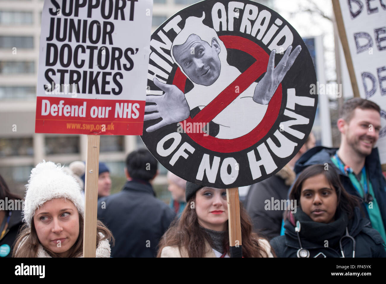 London, UK. 10th February, 2016. Junior doctors on the picket line with banners © Ian Davidson/Alamy Live News Credit:  Ian Davidson/Alamy Live News Stock Photo