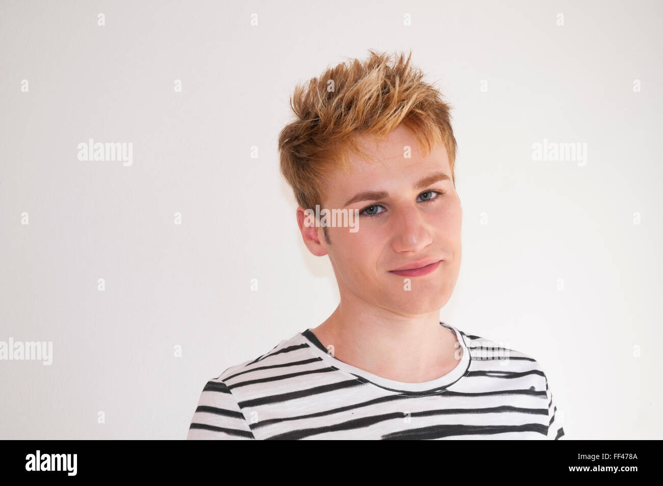 Portrait of young man smiling and looking at the camera Stock Photo - Alamy