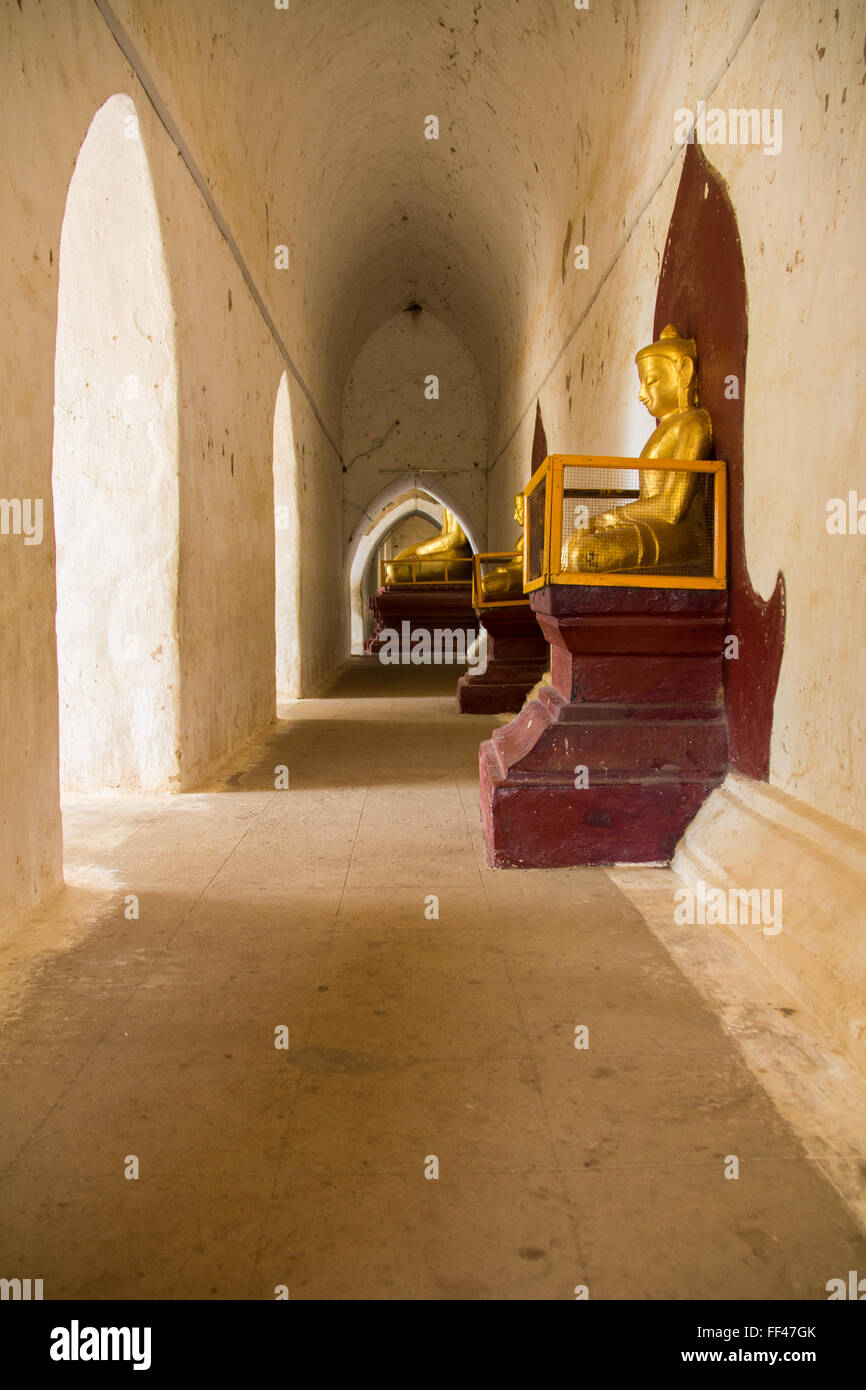 Statues interior hires stock photography and images Alamy