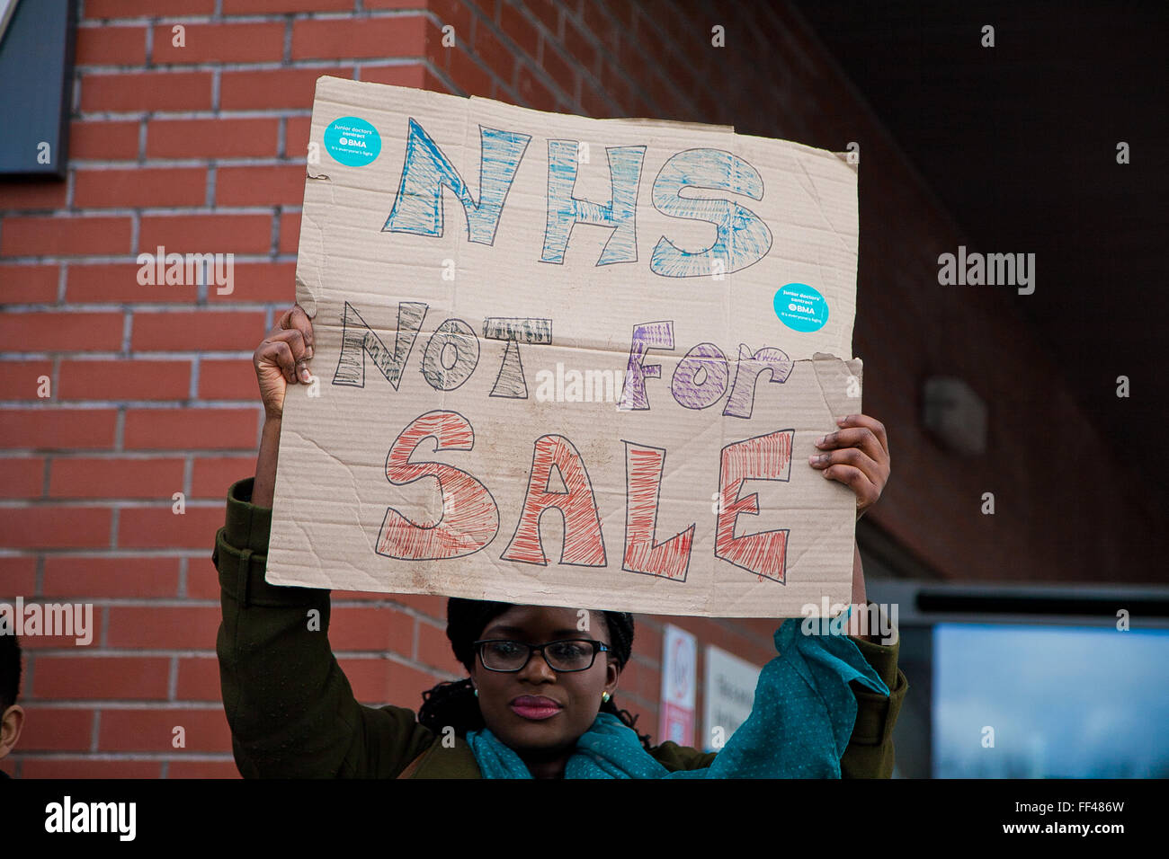 London, UK. 10th February, 2016. Dozens of Junior Doctors on strike outside North Middlesex Hospital in Edmonton, North London as they begin their 24 hrs strike action. The second official junior doctors strike started at 8am this morning against proposals by the government. Credit:  Dinendra Haria/Alamy Live News Stock Photo