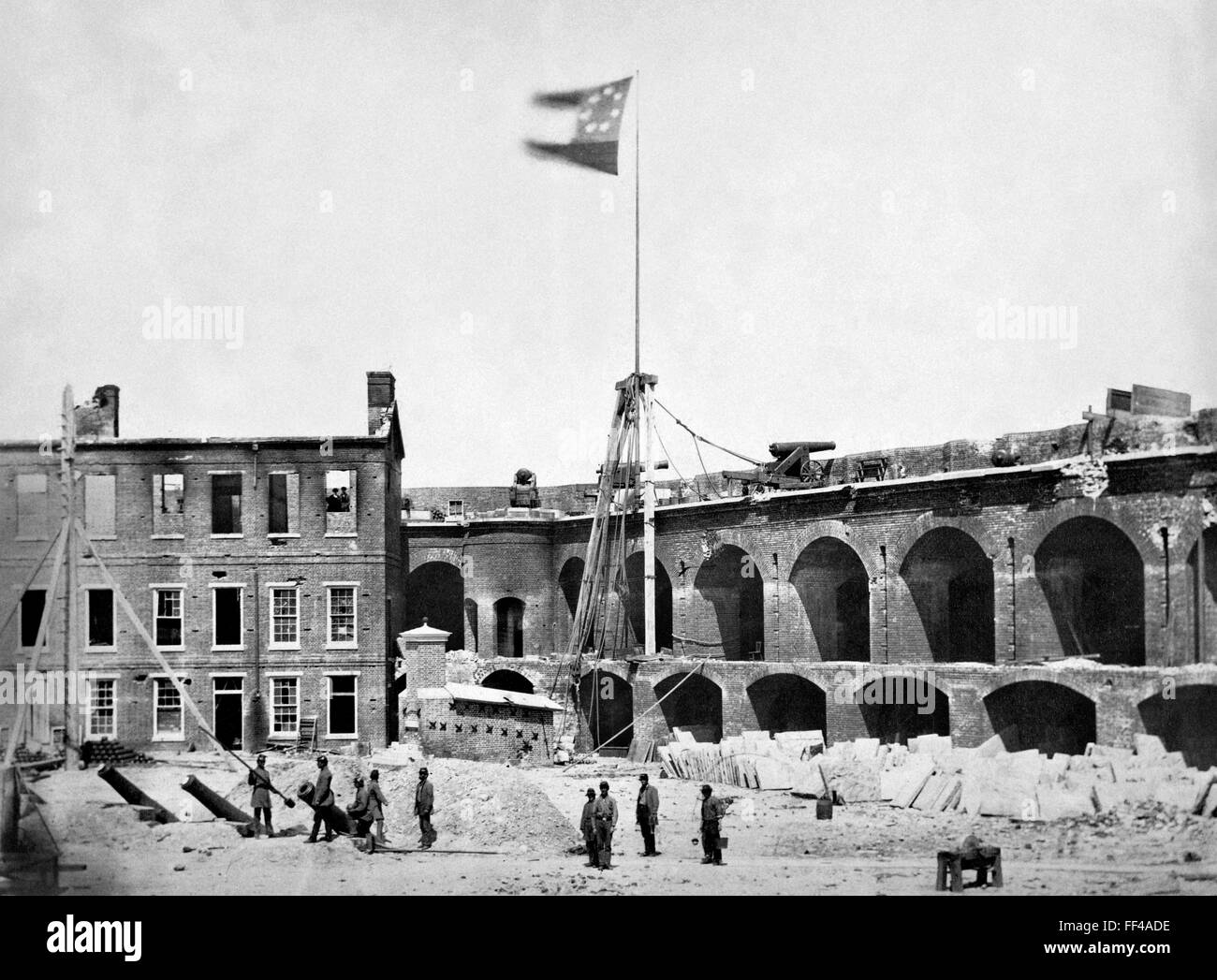 American Civil War.The Confederate flag flying at Fort Sumter, Charleston Harbor on 15th April 1861, following the surrender of Union troops Stock Photo