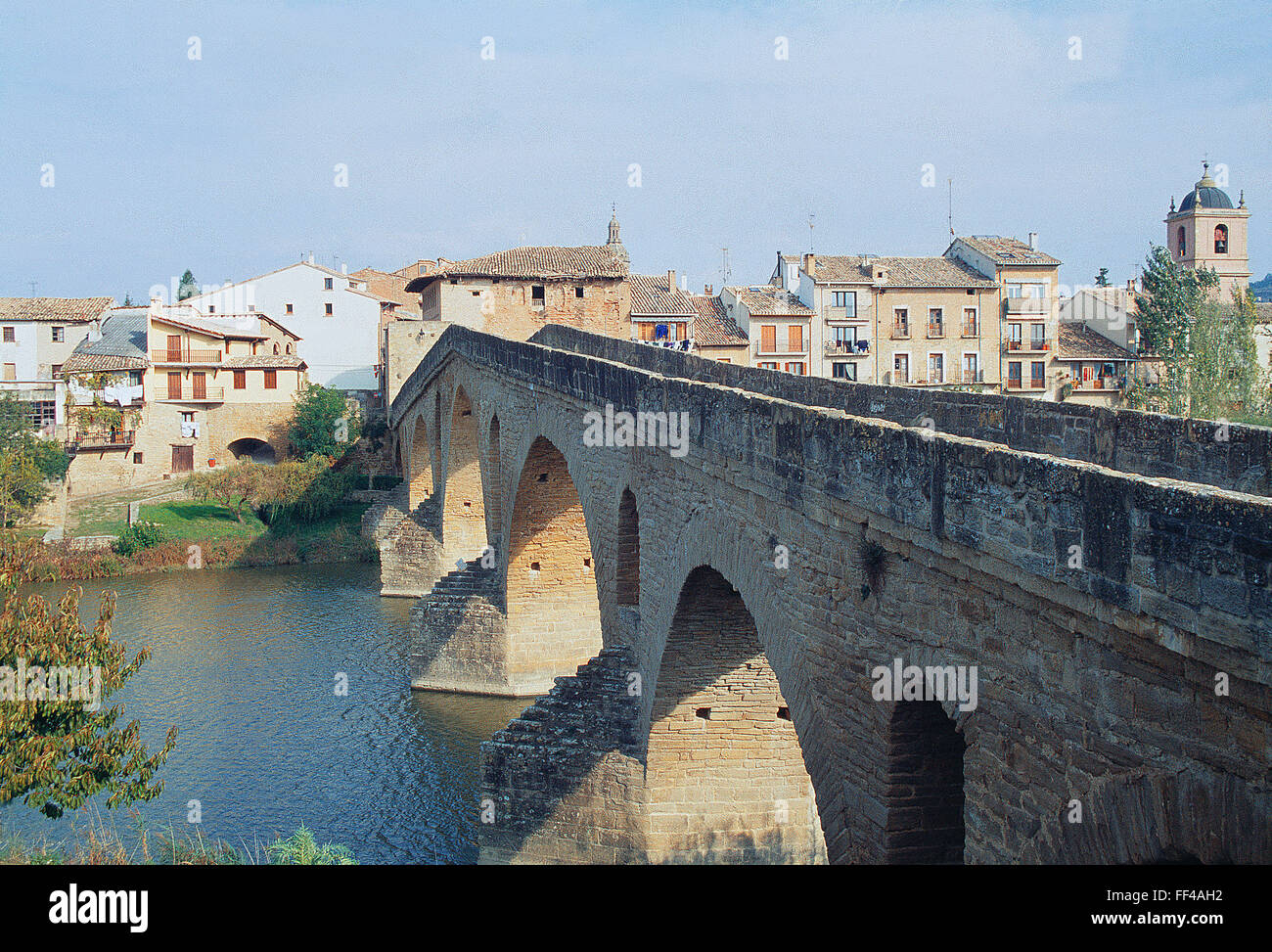 Bridge, river Arga and view of the village. Puente la Reina, Navarra, Spain. Stock Photo