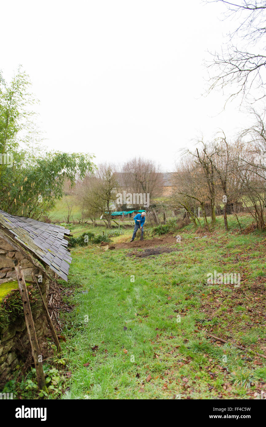 Man in garden shovel digging hi-res stock photography and images - Alamy