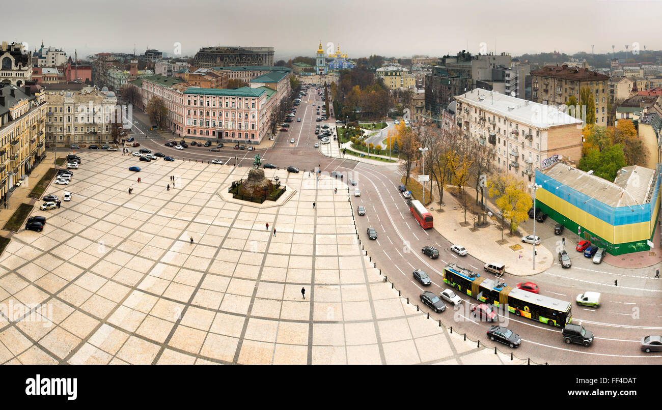 KIEV, UKRAINE - NOVEMBER 2015: Sophievskaya Square with historic ...