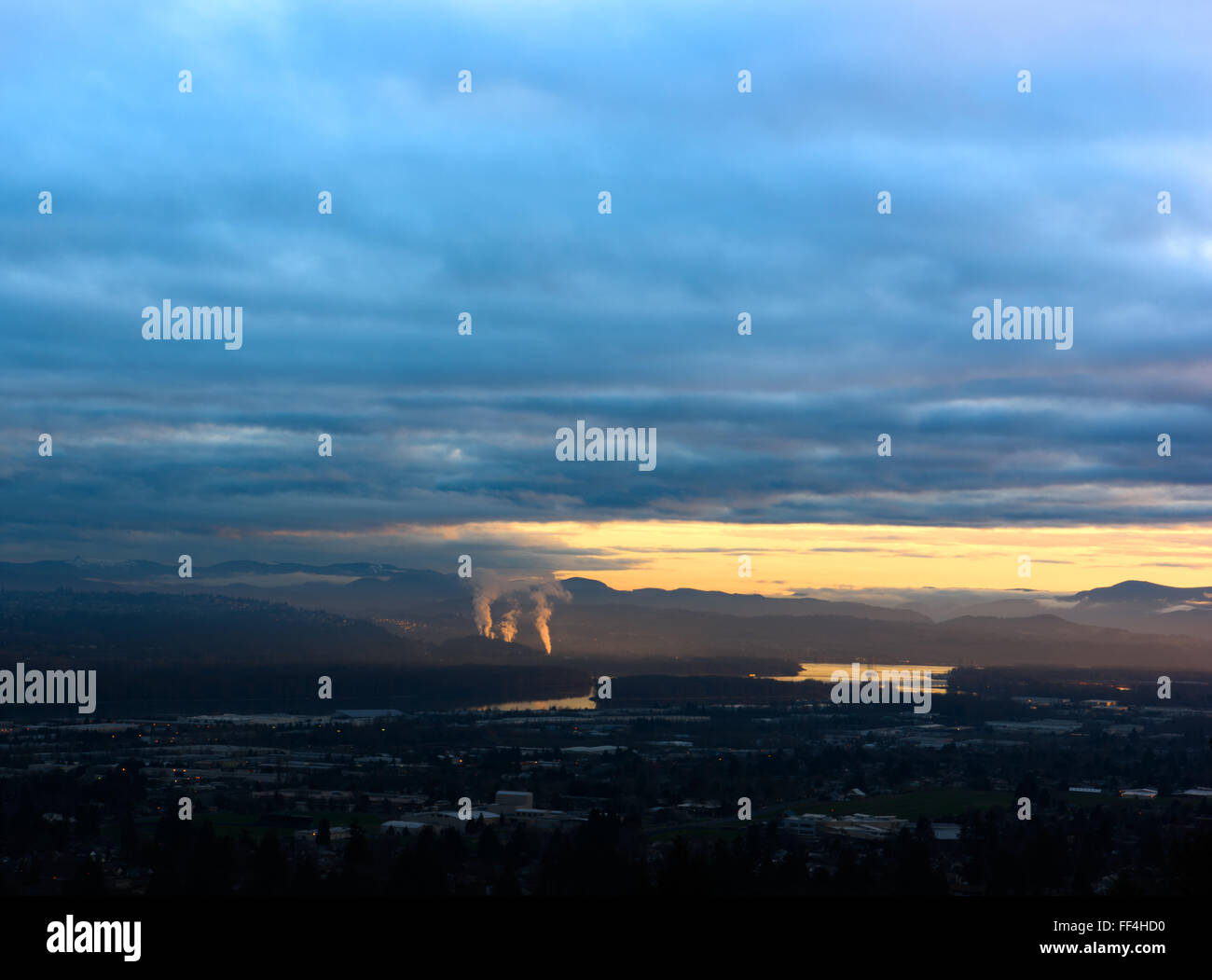 Camas paper mill steam in the light of morning sun Stock Photo Alamy
