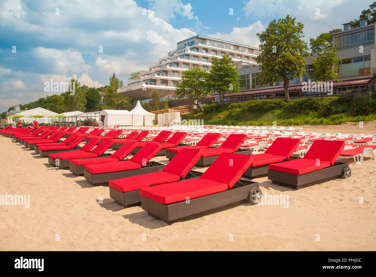 Sunbeds with towels hires stock photography and images Alamy