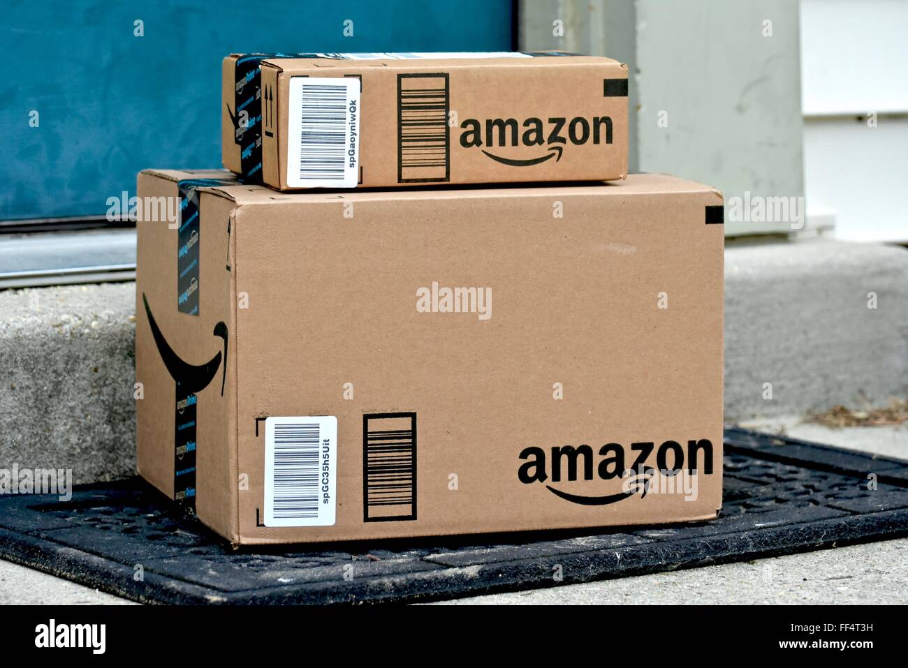 Delivered package on door step hires stock photography and images Alamy