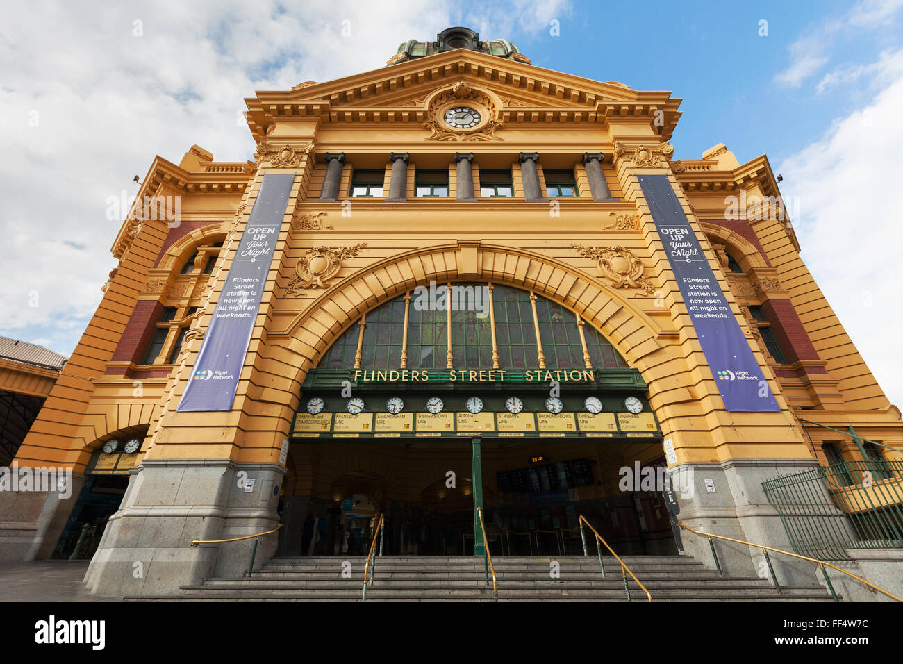 Flinders street station entrance hires stock photography and images