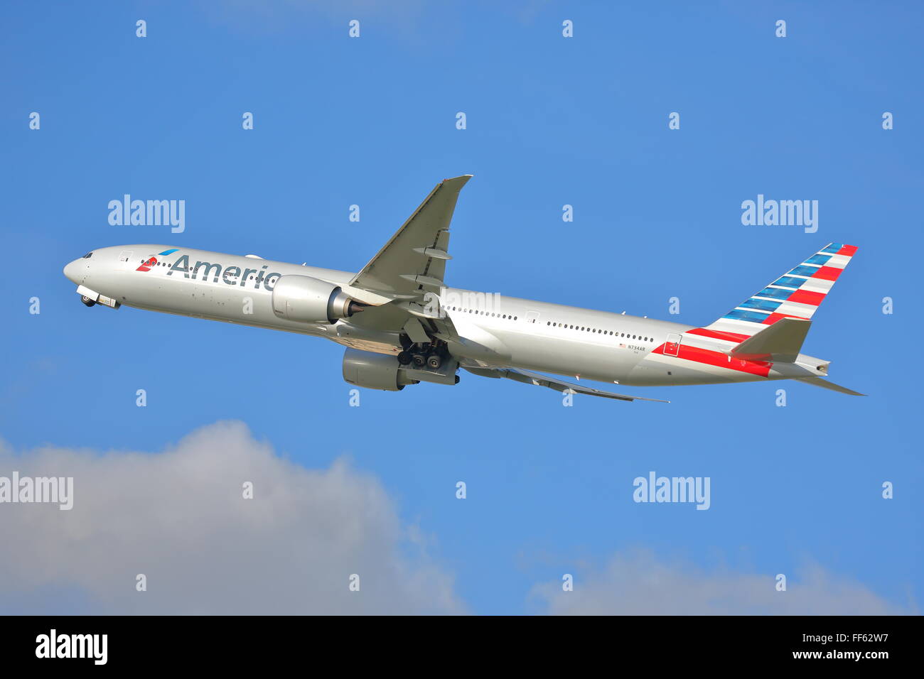 American airlines boeing 777 300er hi-res stock photography