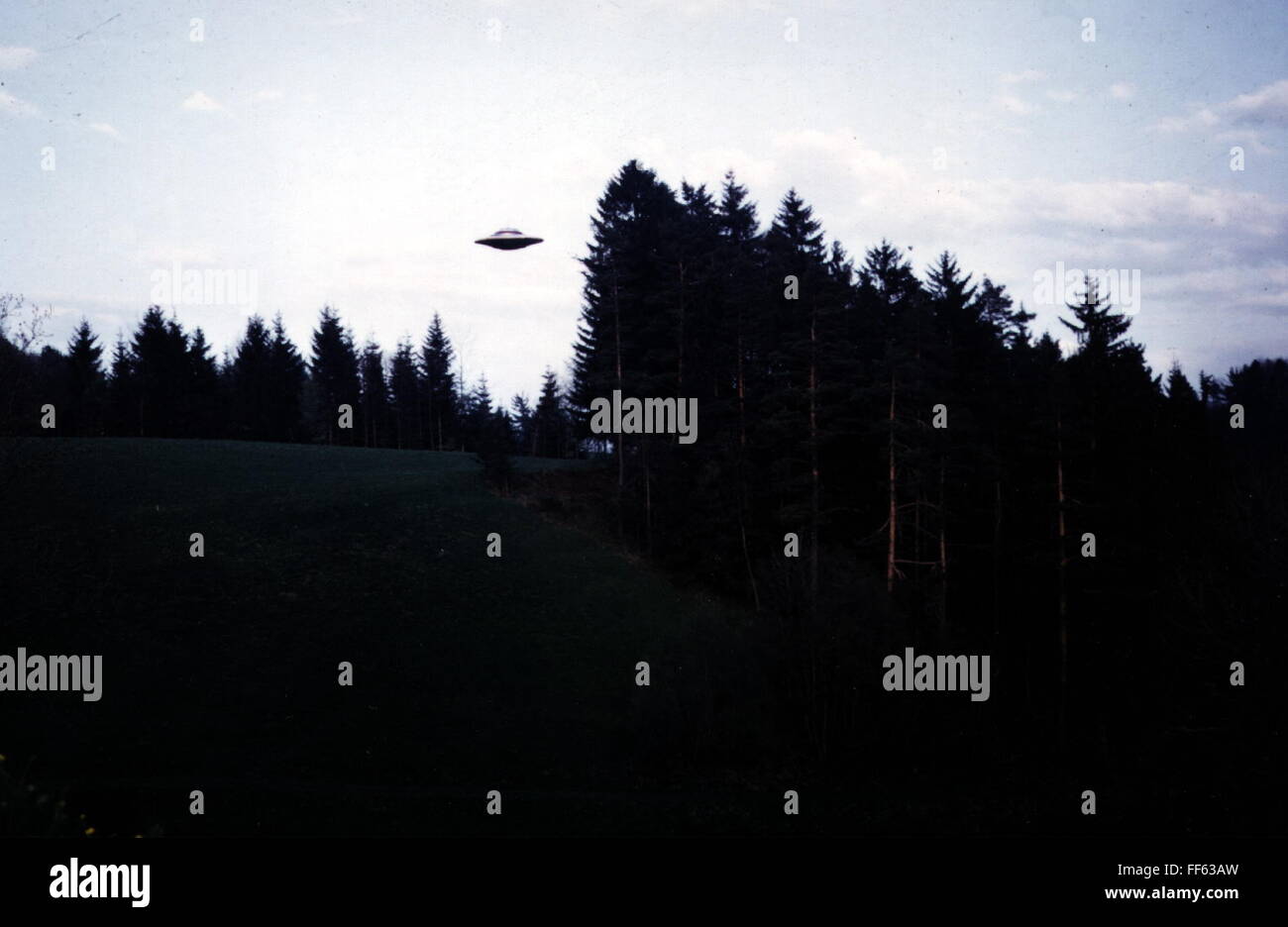 astronautics, unidentified flying object (UFO), flying ufo, Sädelegg, Schmidrüti, Switzerland, 8.3.1975, Additional-Rights-Clearences-Not Available Stock Photo
