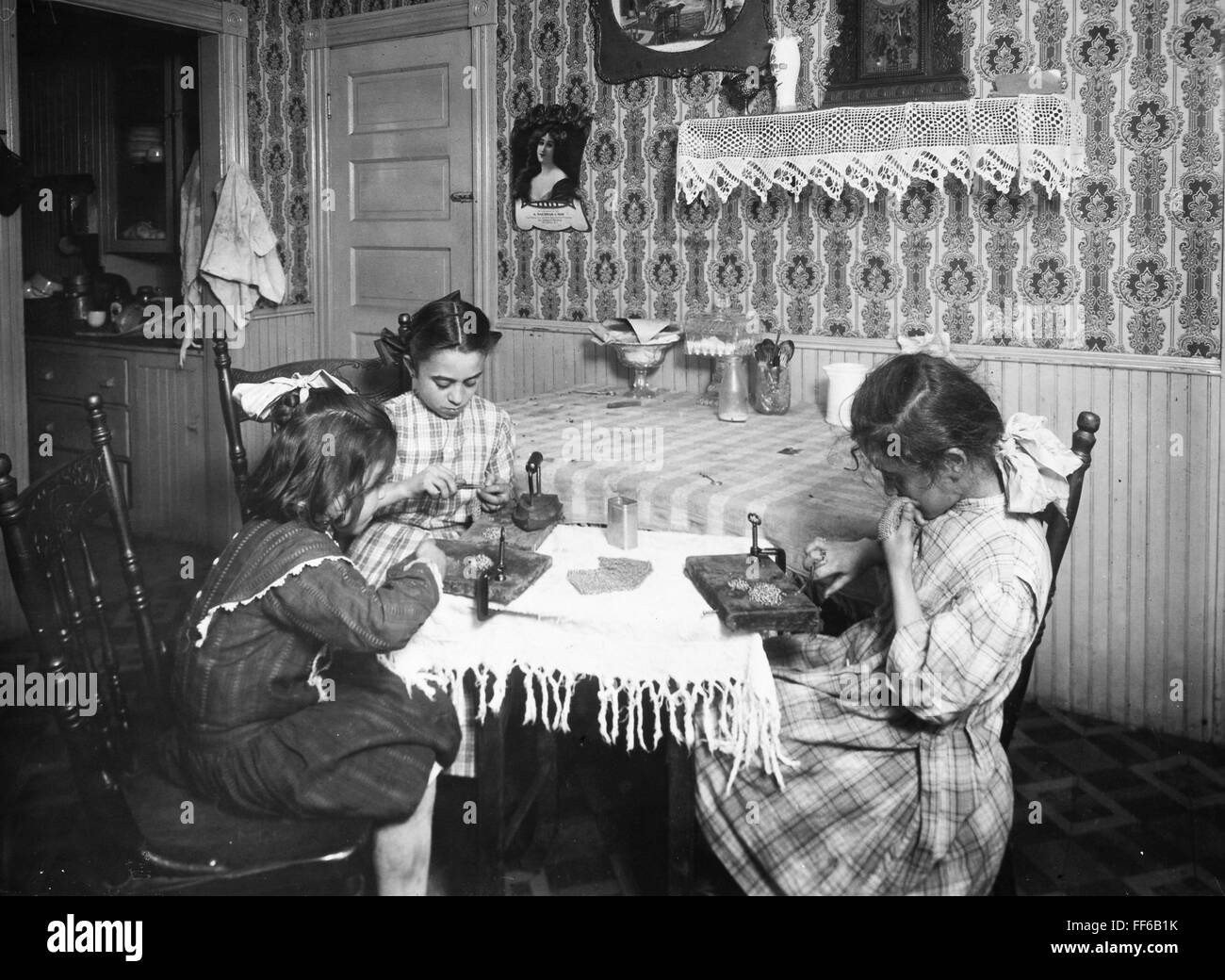 Working class women home early 1900s hi-res stock photography and ...