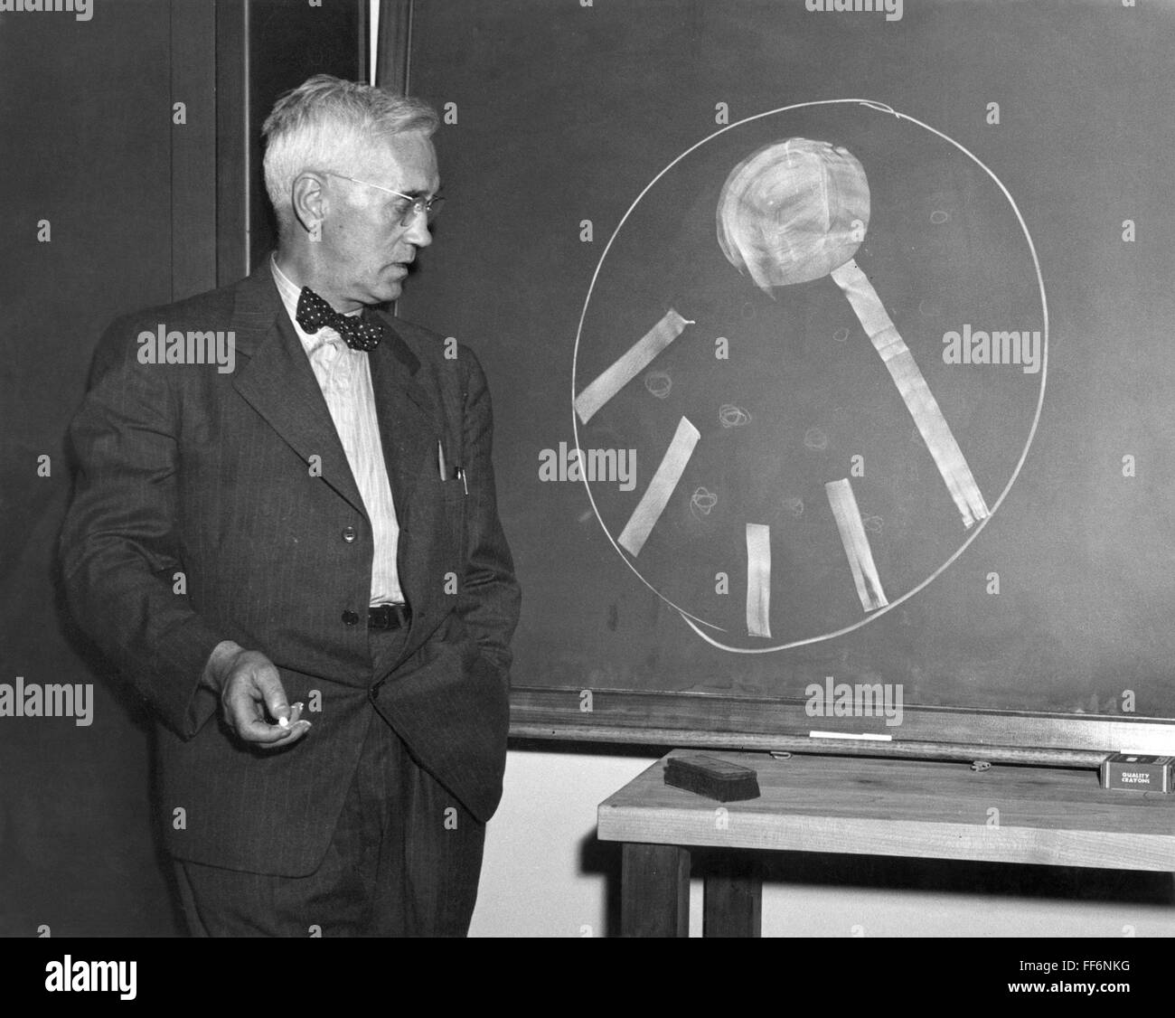 SIR ALEXANDER FLEMING /n(18811955). Scottish bacteriologist. Fleming demonstrating penicillin's