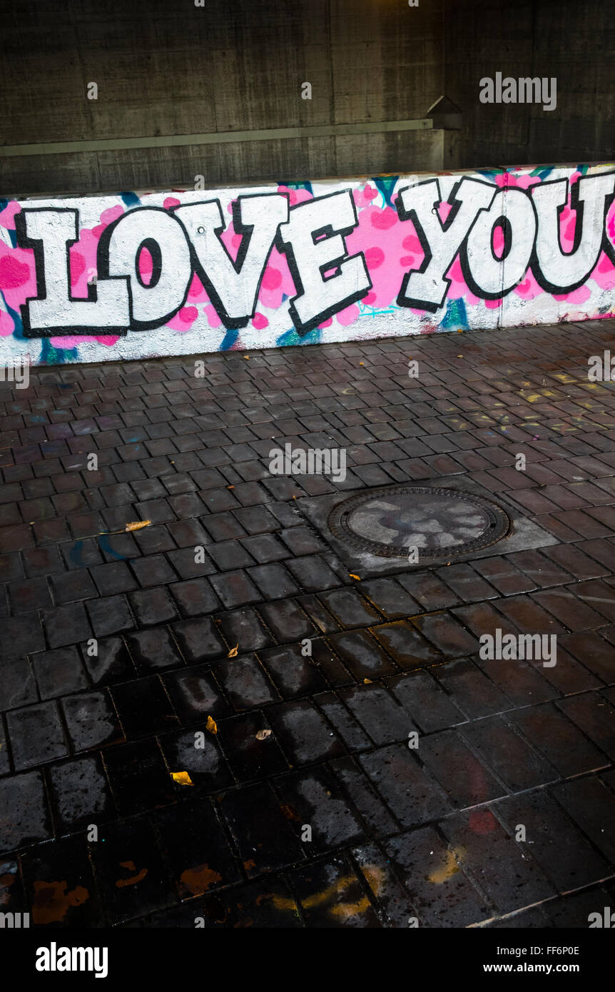 graffito displaying the text: love you Stock Photo