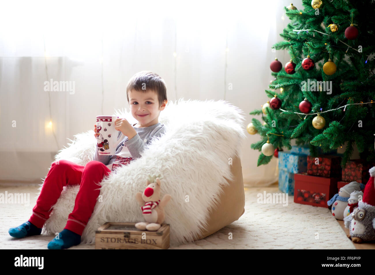 Playing bean bag boy hi-res stock photography and images - Alamy