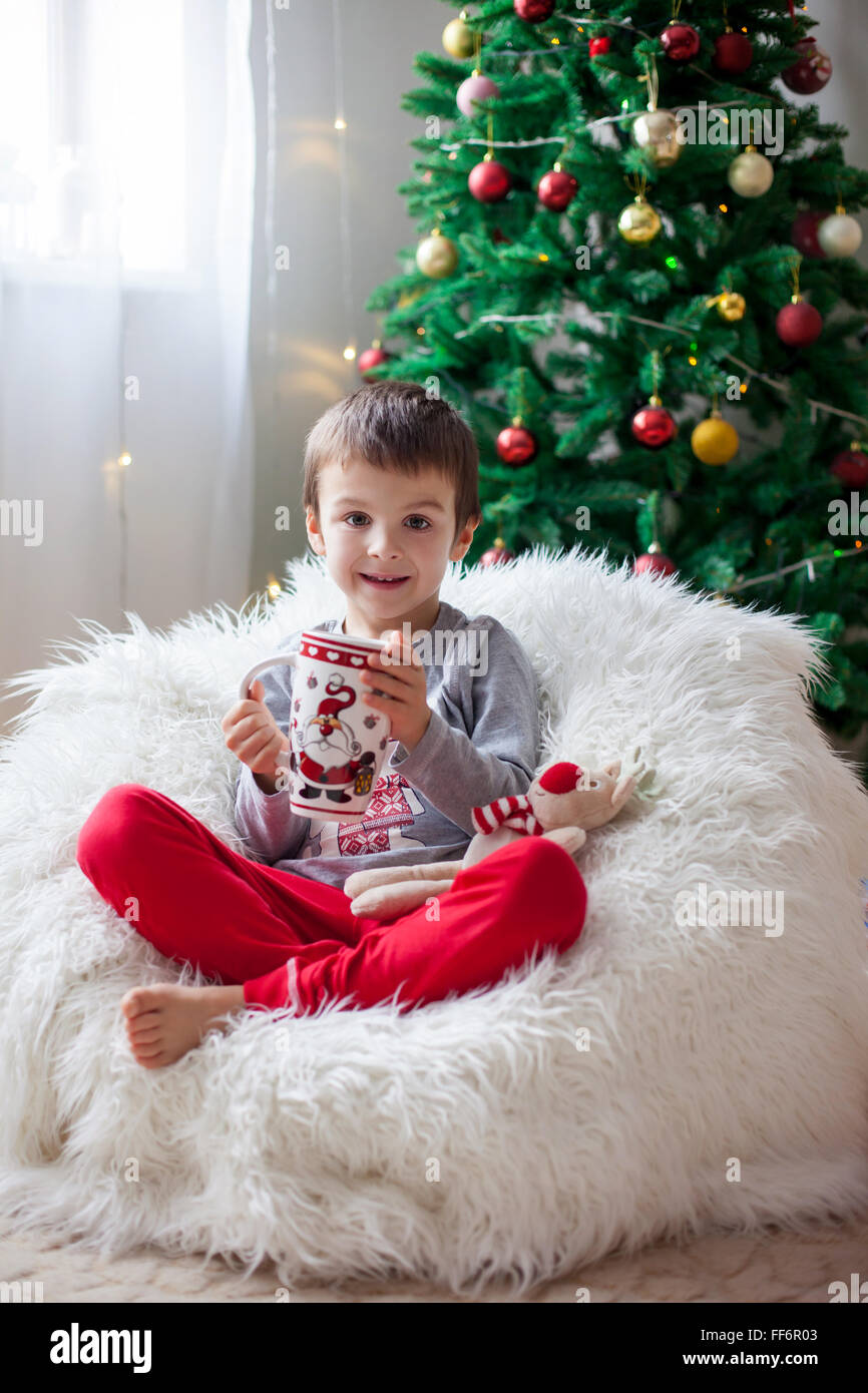 Playing bean bag boy hi-res stock photography and images - Alamy