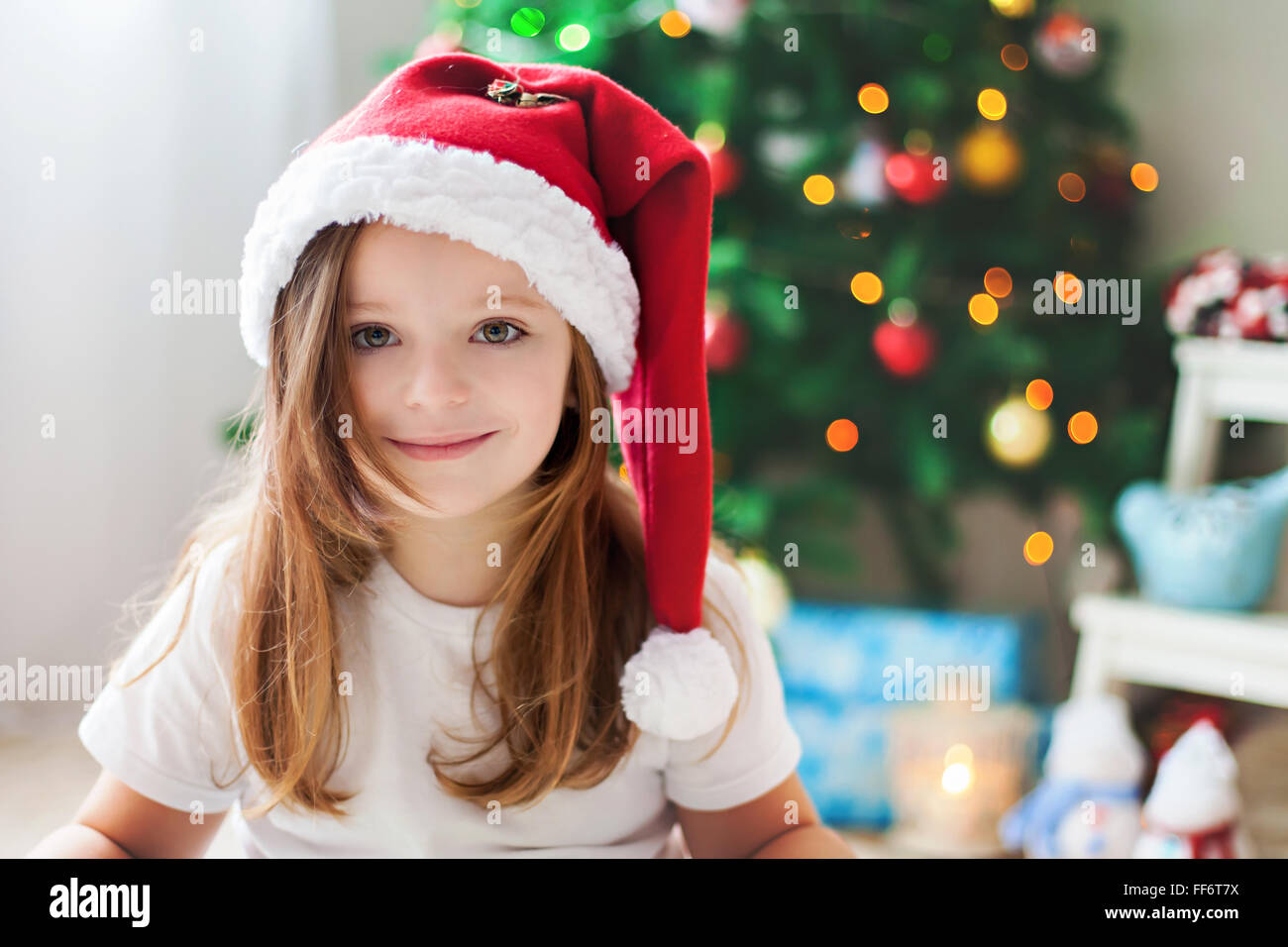 Beautiful Christmas close portrait of little preschool girl at home ...