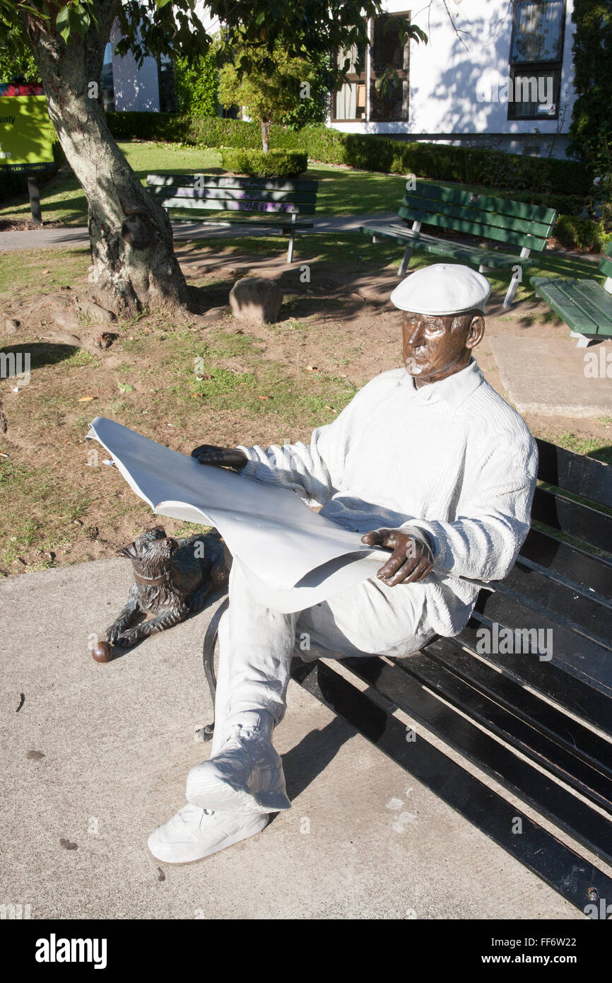 Public Sculpture 'Barry - A Kiwi Bloke' by Sculptor Donald Paterson, Katikati, Bay of Plenty, North Island, New Zealand Stock Photo