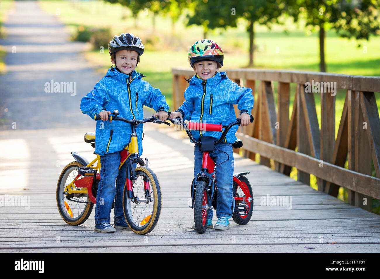 Little boys cycle hi res stock photography and images Page 3 Alamy