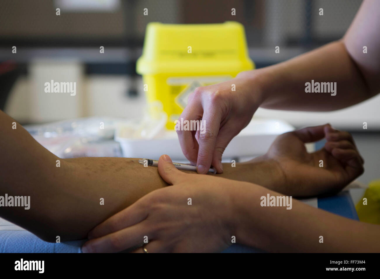 Sarah Murphy, TB Nurse Specialist, performs an intra-dermal injection of the Mantoux PPD skin test on a young person’s forearm to screen for Latent TB infection. London, UK. Stock Photo