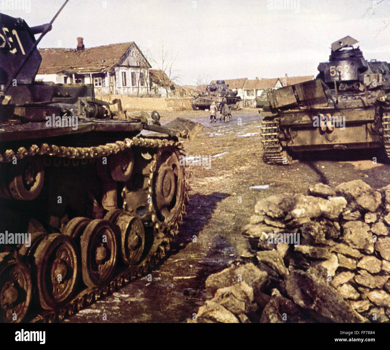 events, Second World War / WWII, Russia 1941, German tank unit resting in a Soviet village, 1941 or 1942, tanks, USSR, Germany, Third Reich, Wehrmacht, Eastern Front, PzKw III, IV, P, Soviet Union, 20th century, historic, historical, people, 1940s, Additional-Rights-Clearences-Not Available Stock Photo