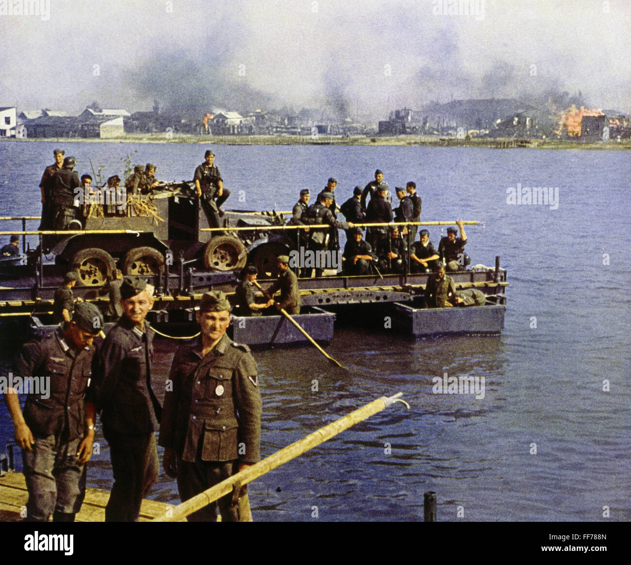 events, Second World War / WWII, Russia 1941, German soldiers crossing a river on a pontoon ferry, probably summer 1941, Additional-Rights-Clearences-Not Available Stock Photo