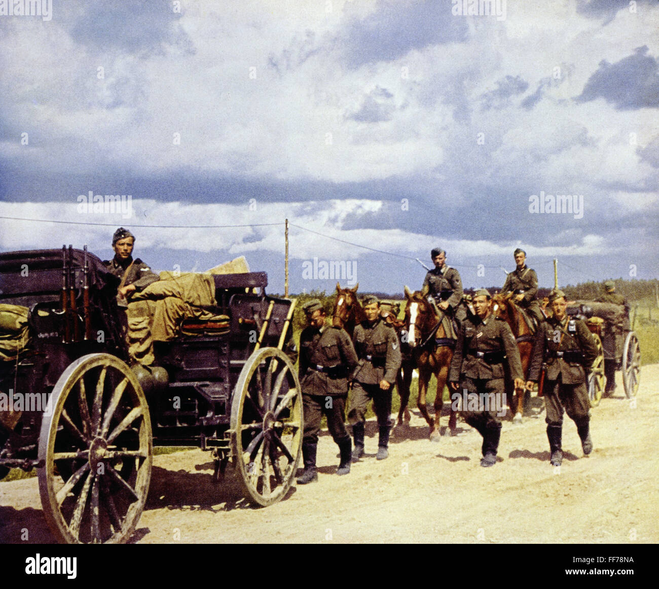events, Second World War / WWII, German Wehrmacht, signal troop with horse and cart on the march, circa 1941, Additional-Rights-Clearences-Not Available Stock Photo