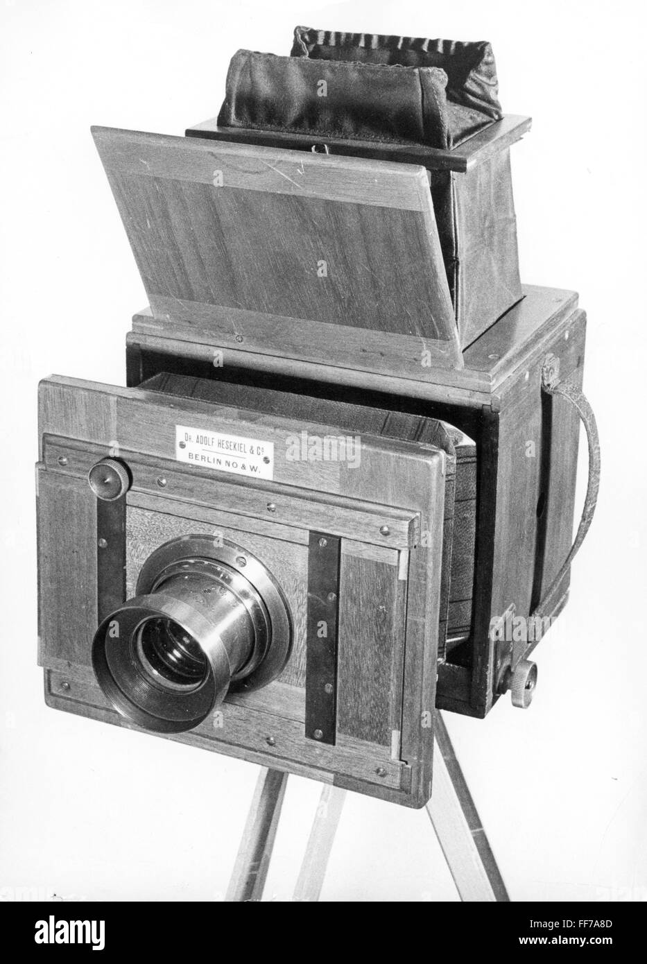 photography, cameras, reflex camera with swing-up mirror by Dr. Adolf Hesekiel & Co., Berlin, circa 1890, Additional-Rights-Clearences-Not Available Stock Photo