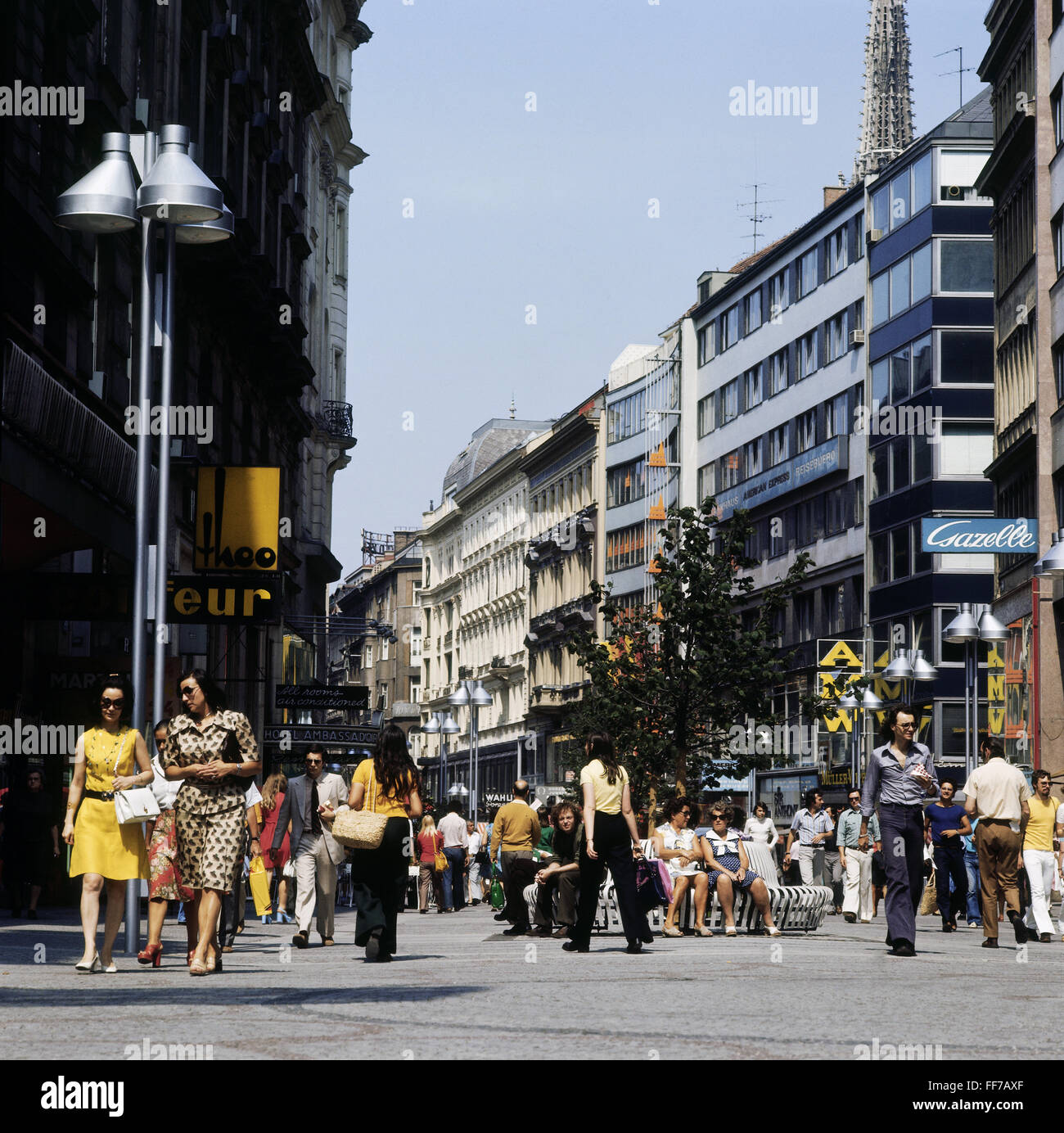 geography / travel, Austria, Vienna, street scenes / street scene, Kaertner  Strasse (Carinthian street), pedestrian precinct, 1970s,  Additional-Rights-Clearences-Not Available Stock Photo - Alamy