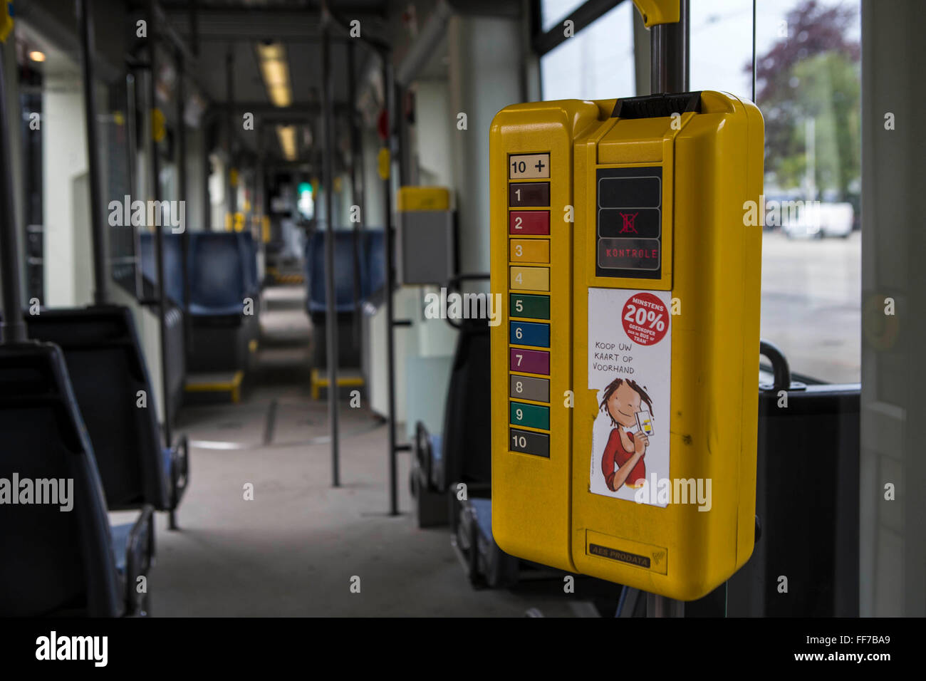 botsing Vallen water A yellow self-service ticket machine box on board a De Lijn electric tram  bus in Ghent, Belgium Stock Photo - Alamy