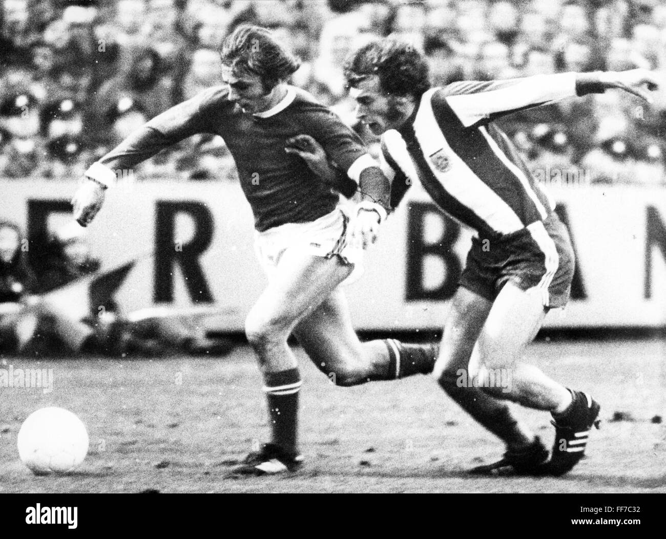 sports,football,games,Germany,national league,season 1971 / 1972,17th match day,game FC Schalke 04 versus Bayern Muenchen,Glückaufkampfbahn,Gelsenkirchen,11.12.1971,duel between Reinhard Libuda and Paul Breitner,football match,soccer match,football matches,footballer,footballers,kicker,football player,football players,player,players,athletes,athlete,action,act,actions,acts,attack,offensive move,attacks,offensive moves,ball,running,run,runs,abatis,arms,arm,physical,physical play,full length,Glueckauf-kampfbahn,Glückauf ,Additional-Rights-Clearences-Not Available Stock Photo