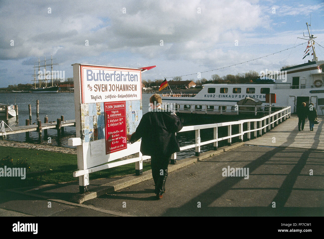 transport / transportation, navigation, harbor, embarkation point of a shopping excursion buy cheap duty-free goods, Lübeck - Travemünde, Germany, circa 1987, Additional-Rights-Clearences-Not Available Stock Photo