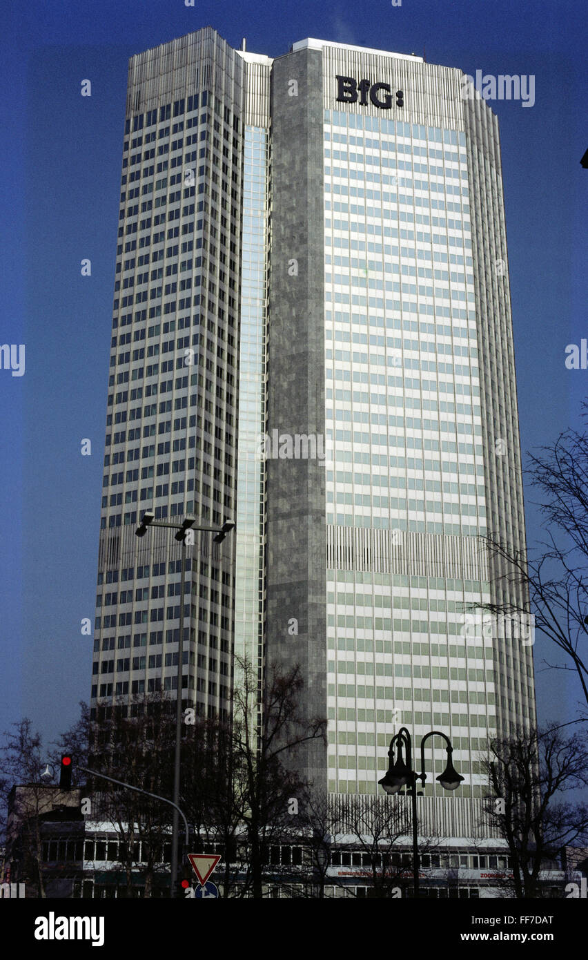 geography / travel, Germany, Frankfurt on the Main, the BfG building, built: 1979 by Richard Heil, exterior view, middle of the 1980s, Additional-Rights-Clearences-Not Available Stock Photo