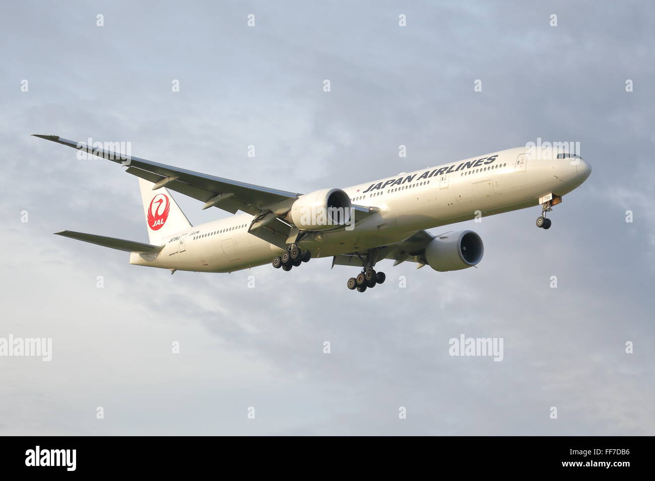 Japan Airlines Boeing 777-300ER JA736J approaching London Heathrow Airport, UK Stock Photo