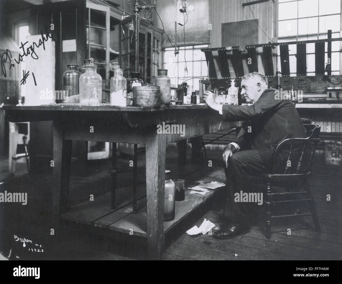 Edison laboratory hi-res stock photography and images - Alamy