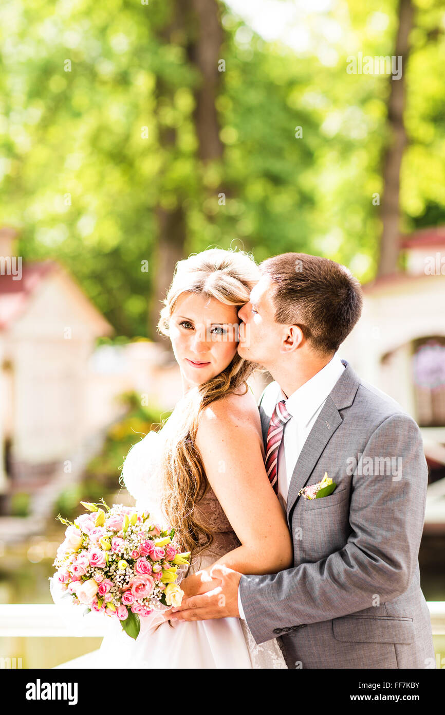 Wedding, Beautiful Romantic Bride and Groom Kissing and Embracing Stock ...