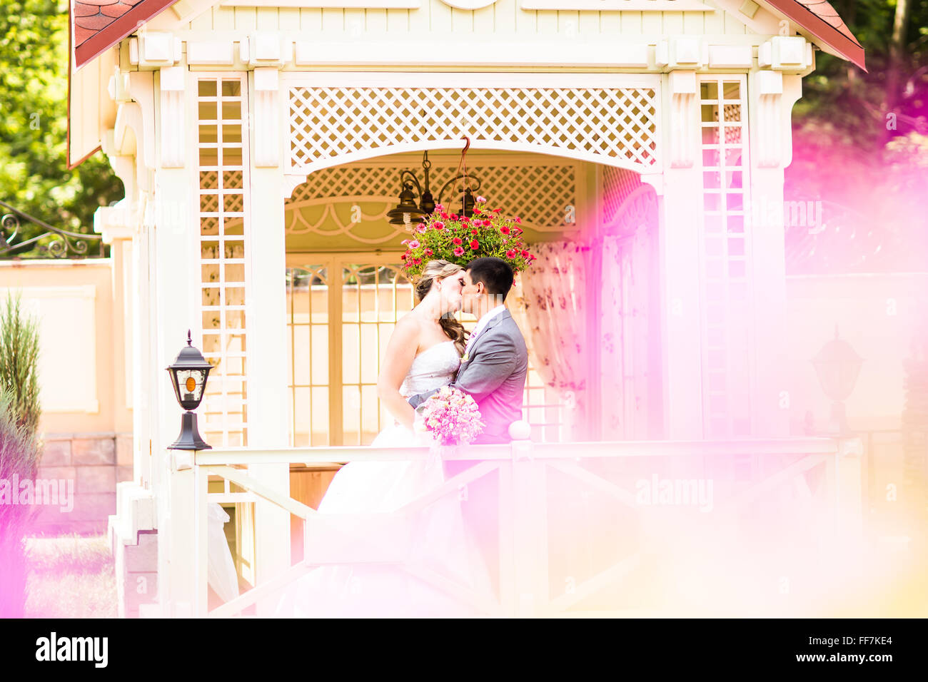 Wedding, Beautiful Romantic Bride and Groom Kissing and Embracing Stock ...