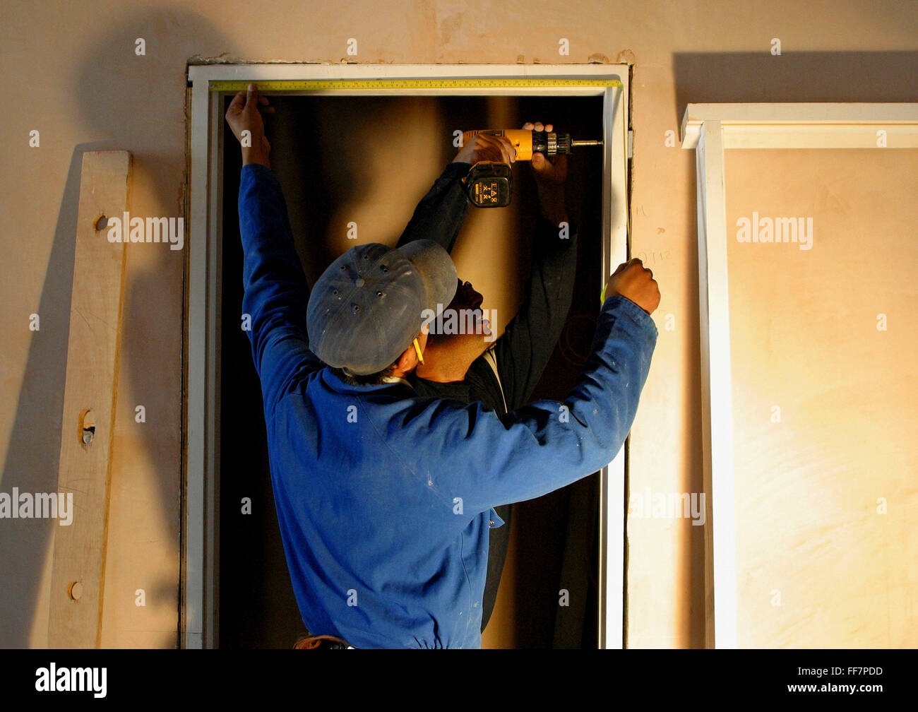 Fitting frame hires stock photography and images Alamy