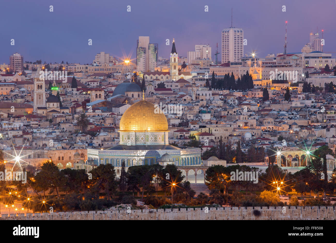 Jerusalem - Outlook from Mount of Olives to old city at dusk Stock ...