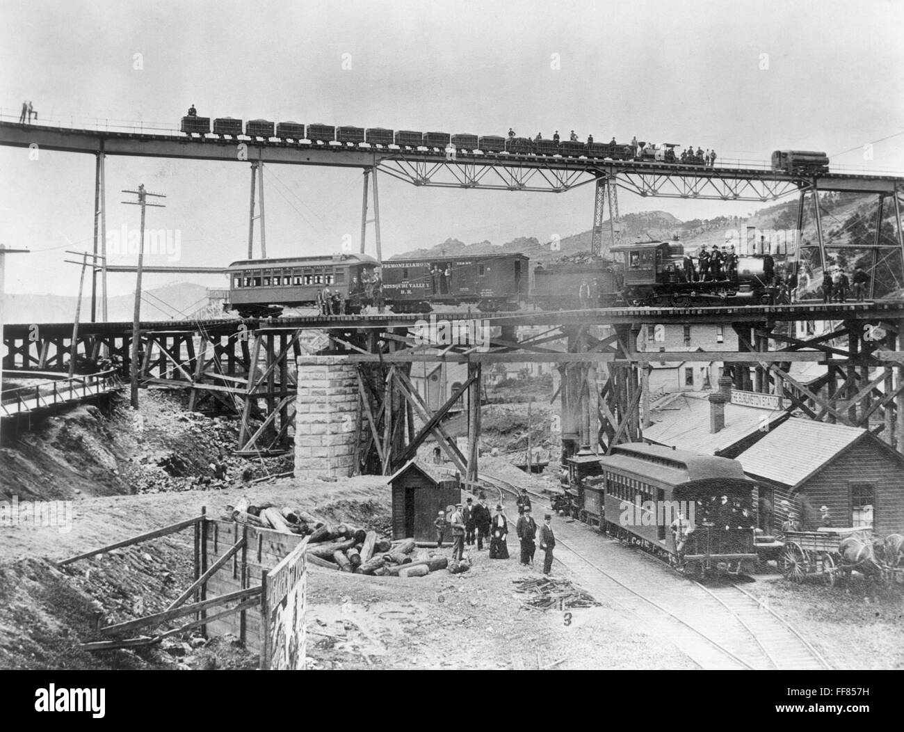 RAILROADING CONSTRUCTION. /nFremont, Elkhorn & Missouri Valley Engine