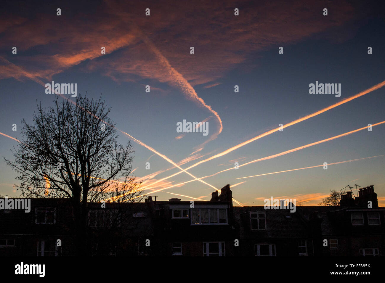 Aerosols from planes hires stock photography and images Alamy