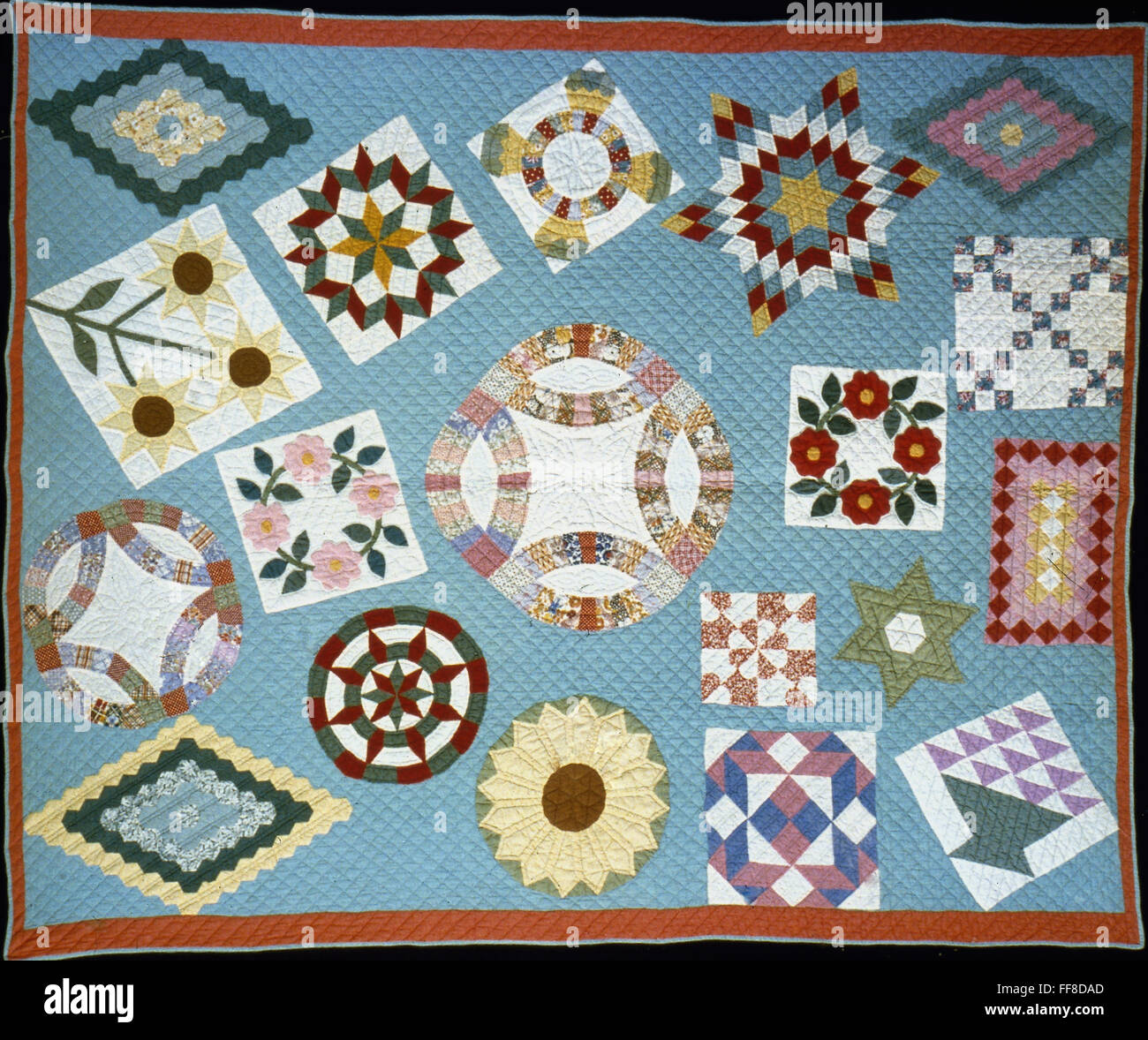 AMERICAN SAMPLER QUILT, /ndouble wedding ring pattern, c1935-1945 Stock ...