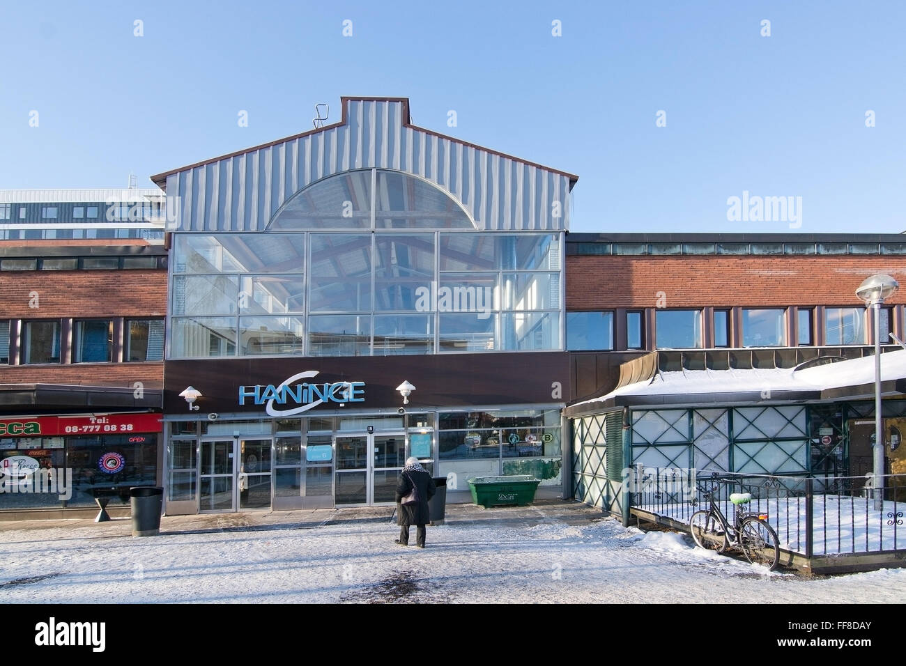 Shopping center building front hi-res stock photography and images - Alamy